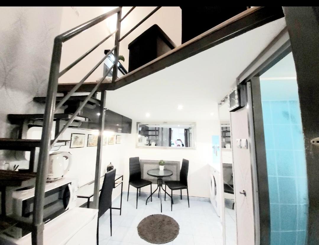 Like Studio City Centrum, Wifi, Terrace Budapest Exterior foto